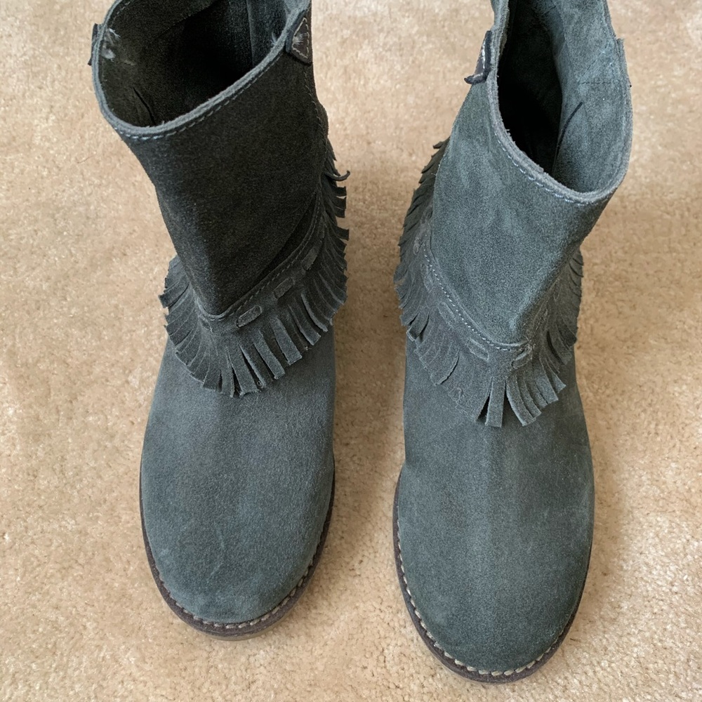 NWOT Green suede ankle boots